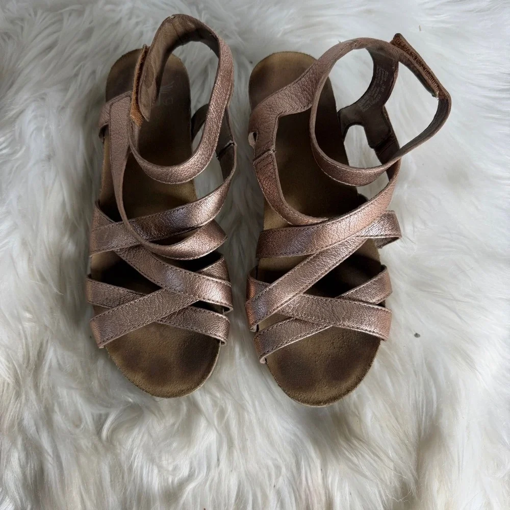 Dansko Deandra Rose Gold Metallic Leather Strappy Wedge Sandals Womens 38‎